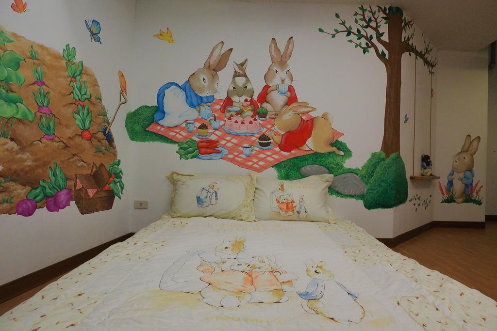 Peter Rabbit Cozy Nest Lägenhet Tainan Exteriör bild